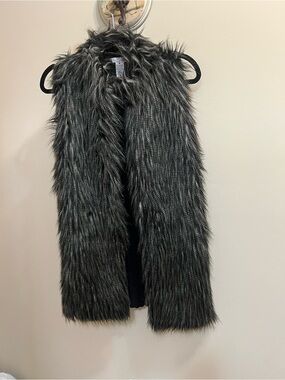 RXB Black Faux Fur Vest with black cable knit on back Size Medium